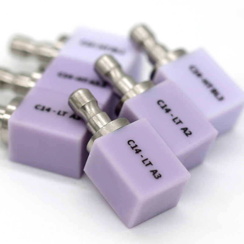 Técnicas de Cimentação Adesiva Forte para Cerâmicas de Vidro Audental para Restaurações Anteriores