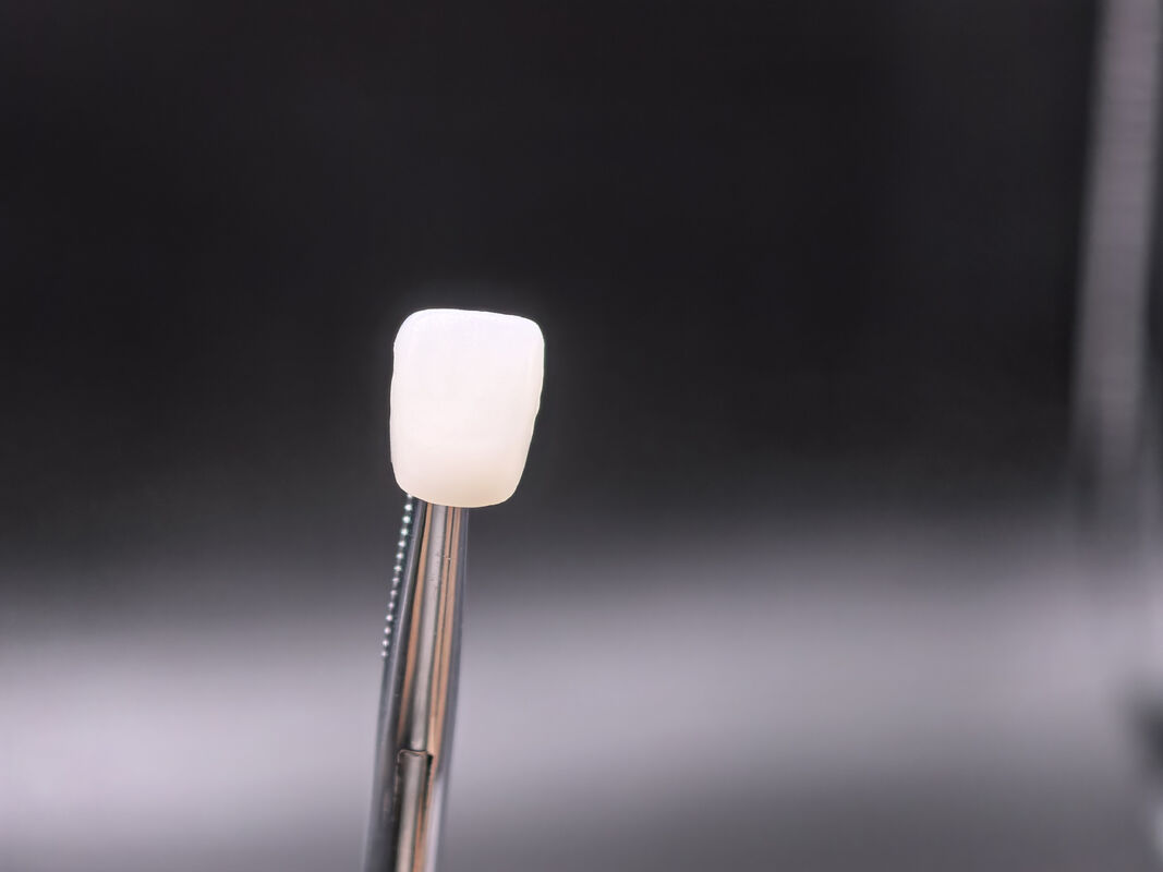 Bloco de zircônio dentário pré-processado para processamento CADCAM com resistência superior e translucidez que imita de perto os dentes naturais