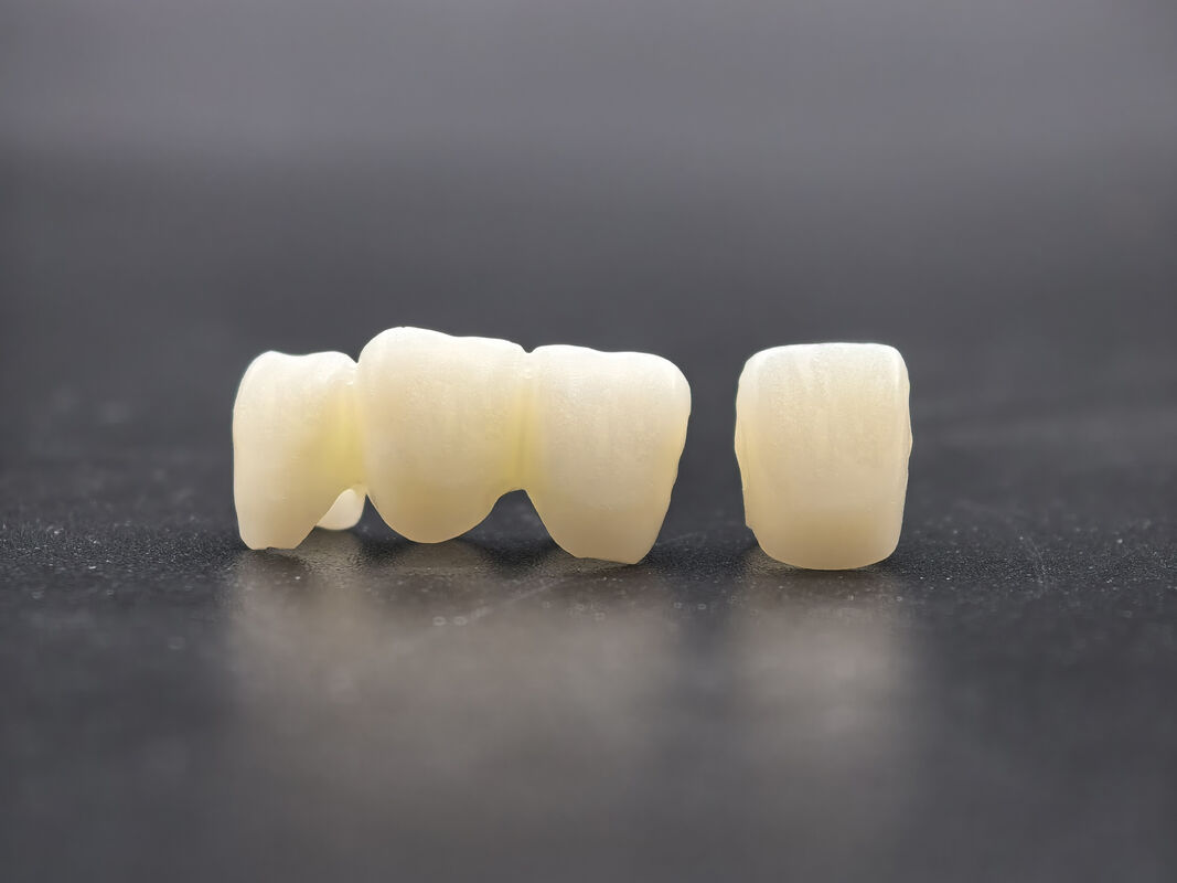Bloco de zircônio dentário pré-processado para processamento CADCAM com resistência superior e translucidez que imita de perto os dentes naturais