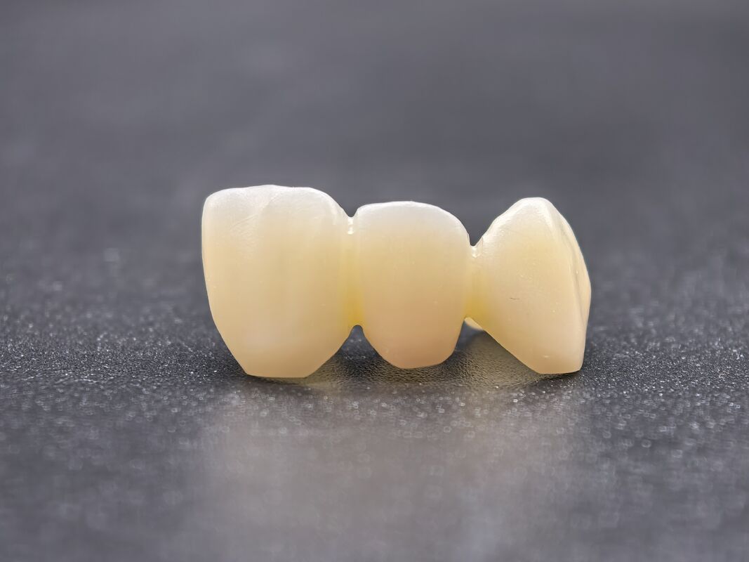 Bloco de Zircônia Dental Oferecendo Design Gradiente Avançado e Estabilidade Química para Desempenho em Fabricação Dental CAD CAM de Precisão