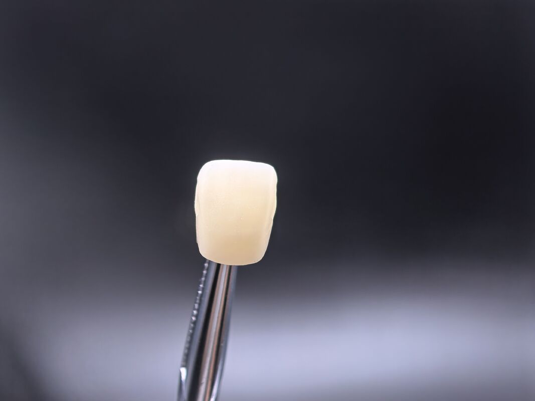 Bloco de Zircônia Dental projetado para restaurações anteriores estéticas naturais com 650MPa de resistência e processamento rápido CAD CAM